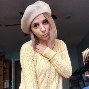 Beige winter beret Top Shop